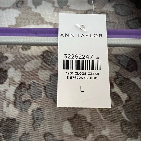 Gorgeous Ann Taylor Wrap Top - Animal Print - Picture 4 of 6